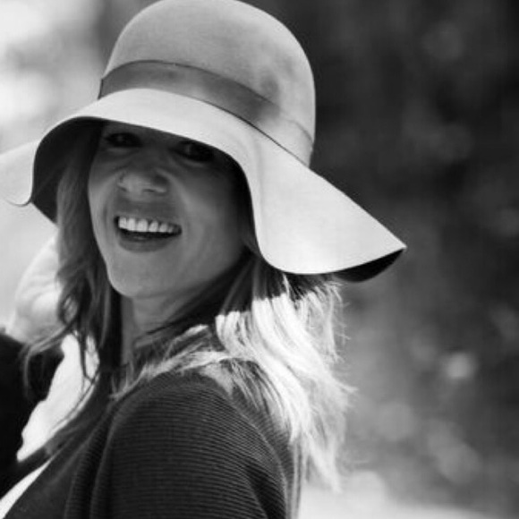 Meet your Posher, Lisa - Picture 1 of 1